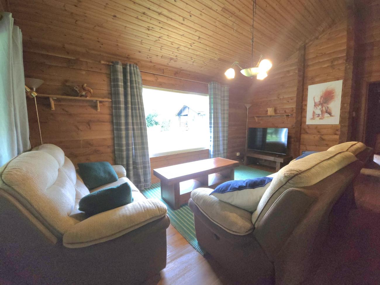 Red Squirrel Lodge - Self Catering in Dunoon | Stravaigin Lodges gallery image 8