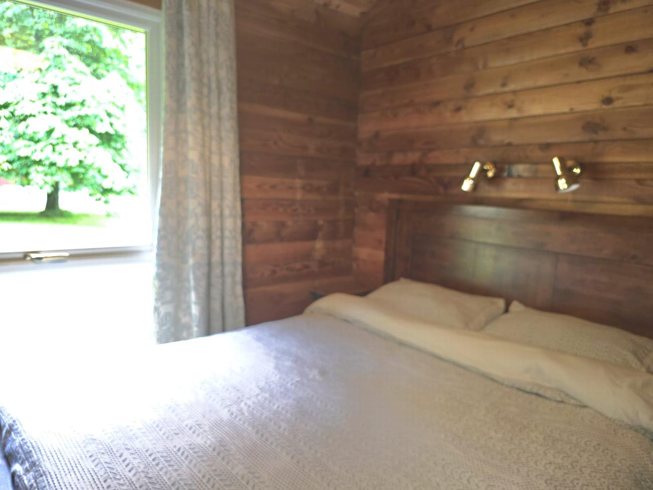 Red Squirrel Lodge - Self Catering in Dunoon | Stravaigin Lodges gallery image 16