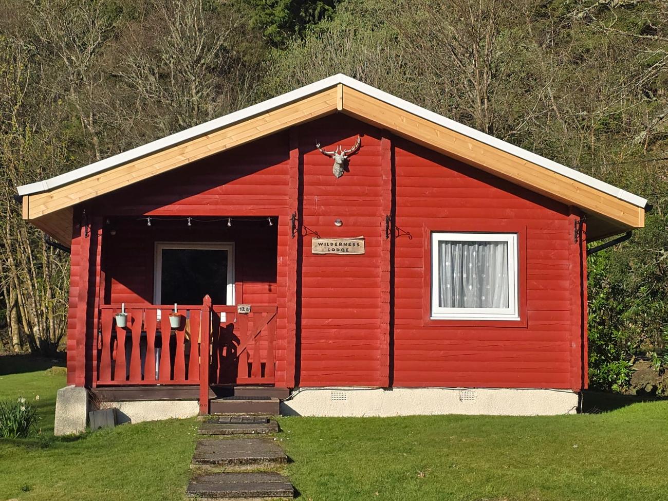 Wilderness Lodge: Idyllic Holiday Let in Dunoon | Stravaigin Lodges gallery image 1